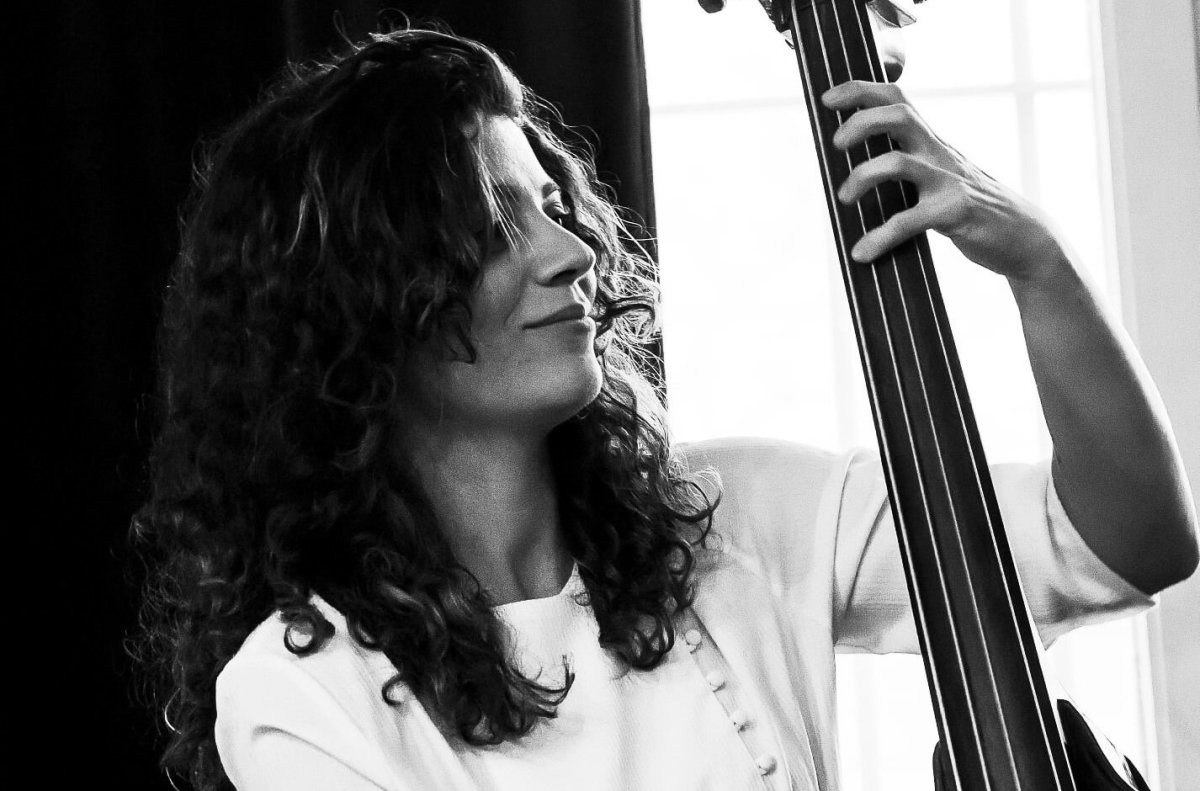 Ilaria Capalbo – Kartago, aneb jazzová slečinka za basou